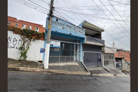 Casa à venda com 218m², 3 quartos e 2 vagas Casa à venda com 218m², 3 quartos e 2 vagasFachada com PLACA