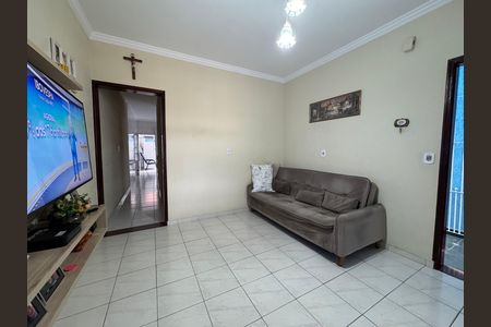 Casa à venda com 218m², 3 quartos e 2 vagas Casa à venda com 218m², 3 quartos e 2 vagasSala