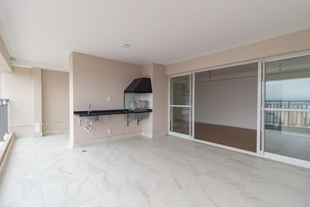Apartamento para alugar com 126m², 3 quartos e 2 vagas Apartamento para alugar com 126m², 3 quartos e 2 vagasVaranda