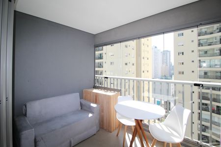 Varanda de kitnet/studio para alugar com 1 quarto, 26m² em Moema, São Paulo