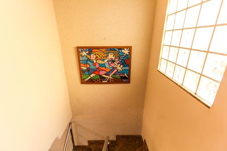 Casa de condomínio à venda com 148m², 3 quartos e 3 vagasEscada