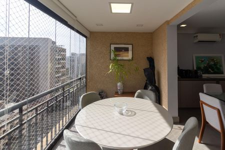 Apartamento à venda com 125m², 3 quartos e 2 vagasVaranda