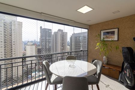 Apartamento à venda com 125m², 3 quartos e 2 vagasVaranda