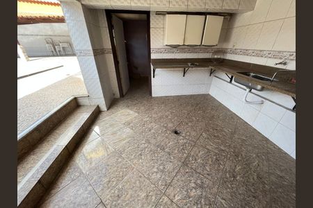 Casa para alugar com 300m², 4 quartos e 5 vagas