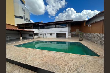 Casa para alugar com 300m², 4 quartos e 5 vagas