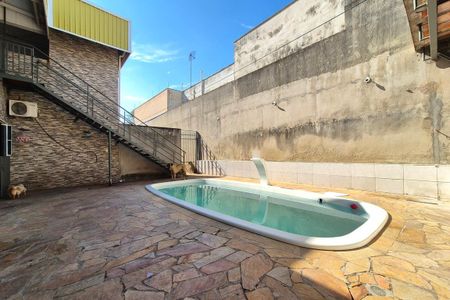 Casa para alugar com 400m², 4 quartos e 8 vagas Casa para alugar com 400m², 4 quartos e 8 vagasÁrea comum - Piscina