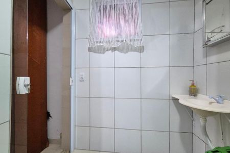 Casa para alugar com 400m², 4 quartos e 8 vagas Casa para alugar com 400m², 4 quartos e 8 vagasBanheiro da Suíte 2