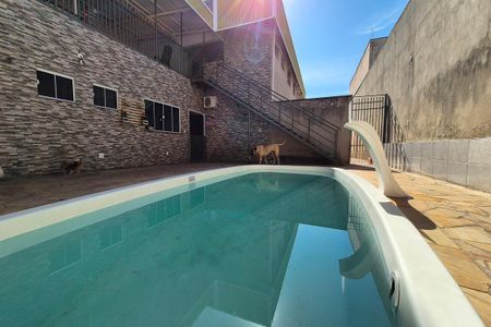 Casa para alugar com 400m², 4 quartos e 8 vagas Casa para alugar com 400m², 4 quartos e 8 vagasÁrea comum - Piscina