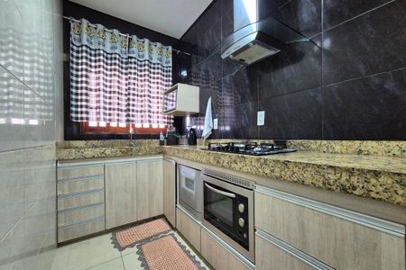 Casa para alugar com 400m², 4 quartos e 8 vagas Casa para alugar com 400m², 4 quartos e 8 vagasCozinha