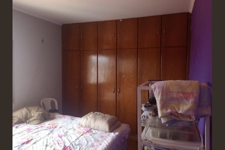 DORMITÓRIO de casa à venda com 4 quartos, 273m² em Umuarama, Osasco