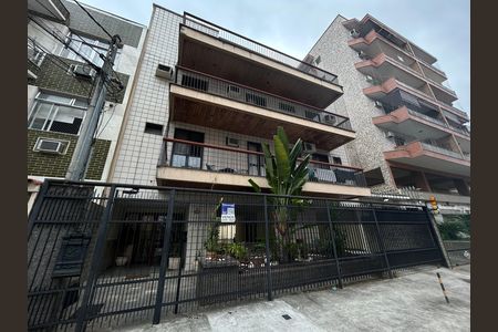 Apartamento à venda com 75m², 2 quartos e 1 vagaFachada + placa