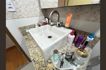 Apartamento à venda com 75m², 2 quartos e 1 vagaBanheiro Social
