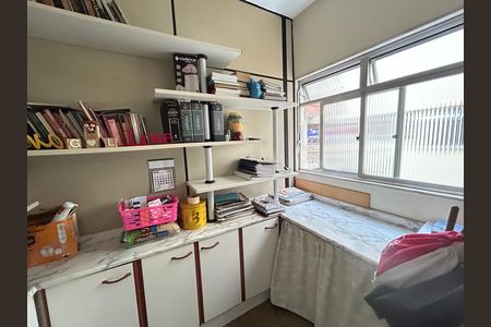 Apartamento à venda com 75m², 2 quartos e 1 vagaEscritório