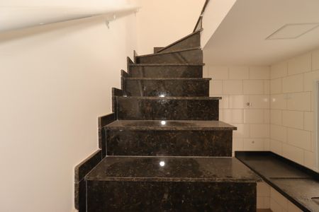 Apartamento à venda com 90m², 2 quartos e 1 vagaEscada