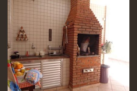 Casa à venda com 138m², 4 quartos e 4 vagas Casa à venda com 138m², 4 quartos e 4 vagasQUINTAL