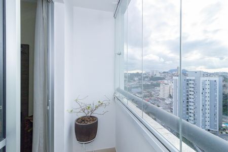 Apartamento à venda com 55m², 2 quartos e 1 vaga Apartamento à venda com 55m², 2 quartos e 1 vagaVaranda