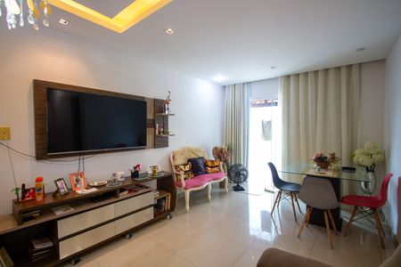 Sala de casa para alugar com 3 quartos, 300m² em São Miguel, São Gonçalo