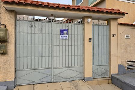Casa para alugar com 300m², 3 quartos e 4 vagasFachada + placa
