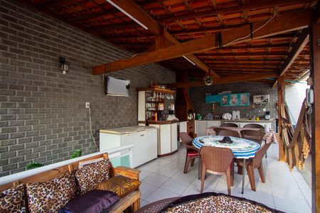 Casa para alugar com 300m², 3 quartos e 4 vagasQuintal
