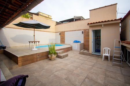 Casa para alugar com 300m², 3 quartos e 4 vagasQuintal