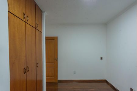 Casa para alugar com 200m², 3 quartos e 4 vagas Casa para alugar com 200m², 3 quartos e 4 vagasQuarto 2