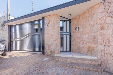 Casa para alugar com 200m², 3 quartos e 4 vagas Casa para alugar com 200m², 3 quartos e 4 vagasFachada