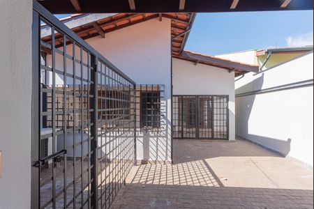 Casa para alugar com 200m², 3 quartos e 4 vagas Casa para alugar com 200m², 3 quartos e 4 vagasQuintal