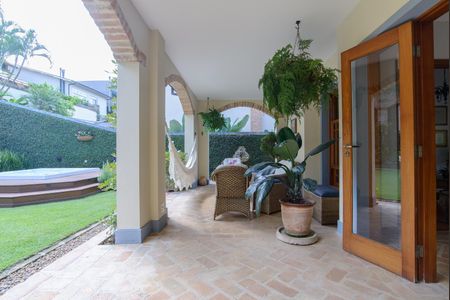 Casa de condomínio à venda com 416m², 4 quartos e 4 vagas Casa de condomínio à venda com 416m², 4 quartos e 4 vagasÁrea externa