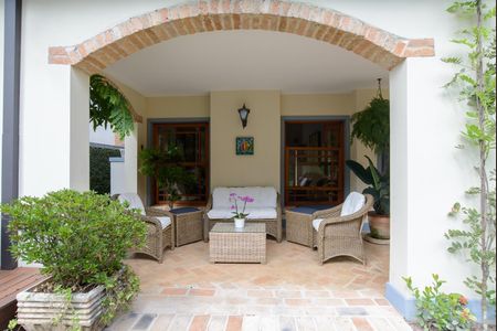 Casa de condomínio à venda com 416m², 4 quartos e 4 vagas Casa de condomínio à venda com 416m², 4 quartos e 4 vagasÁrea externa