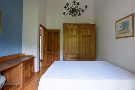 Casa de condomínio à venda com 416m², 4 quartos e 4 vagas Casa de condomínio à venda com 416m², 4 quartos e 4 vagasQuarto 2