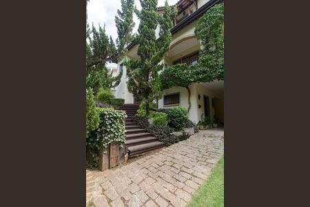 Casa de condomínio à venda com 416m², 4 quartos e 4 vagas Casa de condomínio à venda com 416m², 4 quartos e 4 vagasÁrea externa