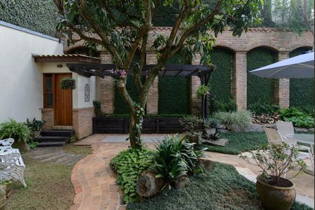 Casa de condomínio à venda com 416m², 4 quartos e 4 vagas Casa de condomínio à venda com 416m², 4 quartos e 4 vagasÁrea externa