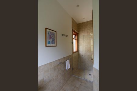 Casa de condomínio à venda com 416m², 4 quartos e 4 vagas Casa de condomínio à venda com 416m², 4 quartos e 4 vagasBanheiro