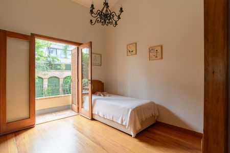 Casa de condomínio à venda com 416m², 4 quartos e 4 vagas Casa de condomínio à venda com 416m², 4 quartos e 4 vagasQuarto 4