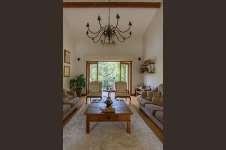 Casa de condomínio à venda com 416m², 4 quartos e 4 vagas Casa de condomínio à venda com 416m², 4 quartos e 4 vagasSala