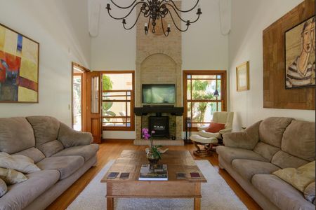 Casa de condomínio à venda com 416m², 4 quartos e 4 vagas Casa de condomínio à venda com 416m², 4 quartos e 4 vagasSala