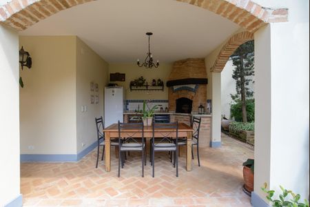 Casa de condomínio à venda com 416m², 4 quartos e 4 vagas Casa de condomínio à venda com 416m², 4 quartos e 4 vagasÁrea externa