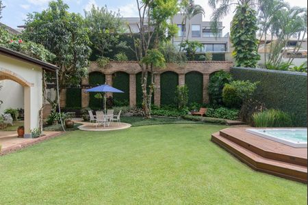 Casa de condomínio à venda com 416m², 4 quartos e 4 vagas Casa de condomínio à venda com 416m², 4 quartos e 4 vagasÁrea externa