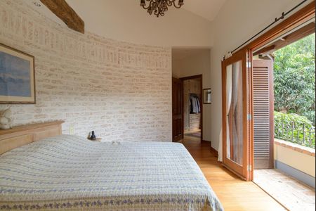 Casa de condomínio à venda com 416m², 4 quartos e 4 vagas Casa de condomínio à venda com 416m², 4 quartos e 4 vagasSuíte principal