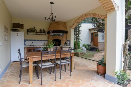 Casa de condomínio à venda com 416m², 4 quartos e 4 vagas Casa de condomínio à venda com 416m², 4 quartos e 4 vagasÁrea externa