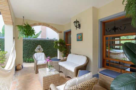 Casa de condomínio à venda com 416m², 4 quartos e 4 vagas Casa de condomínio à venda com 416m², 4 quartos e 4 vagasÁrea externa