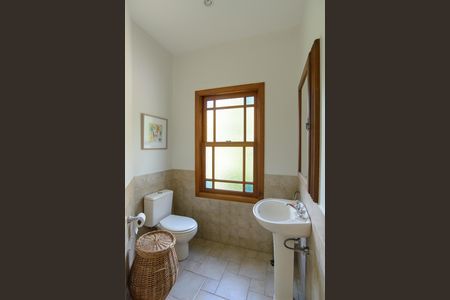 Casa de condomínio à venda com 416m², 4 quartos e 4 vagas Casa de condomínio à venda com 416m², 4 quartos e 4 vagasLavabo