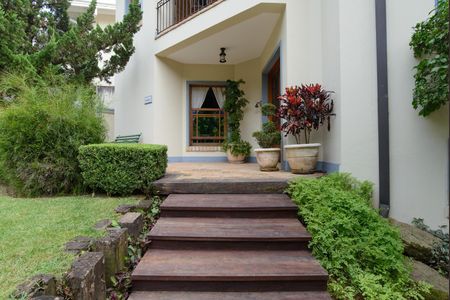 Casa de condomínio à venda com 416m², 4 quartos e 4 vagas Casa de condomínio à venda com 416m², 4 quartos e 4 vagasÁrea externa