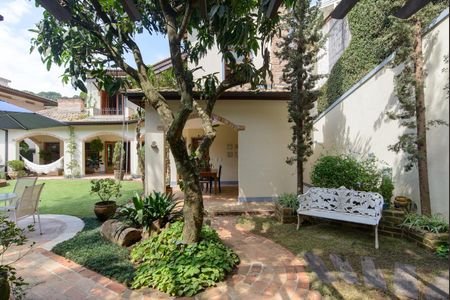 Casa de condomínio à venda com 416m², 4 quartos e 4 vagas Casa de condomínio à venda com 416m², 4 quartos e 4 vagasÁrea externa