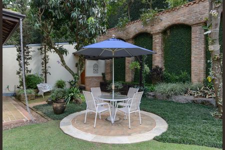 Casa de condomínio à venda com 416m², 4 quartos e 4 vagas Casa de condomínio à venda com 416m², 4 quartos e 4 vagasÁrea externa