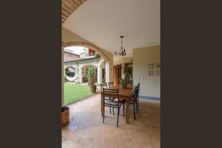 Casa de condomínio à venda com 416m², 4 quartos e 4 vagas Casa de condomínio à venda com 416m², 4 quartos e 4 vagasÁrea externa
