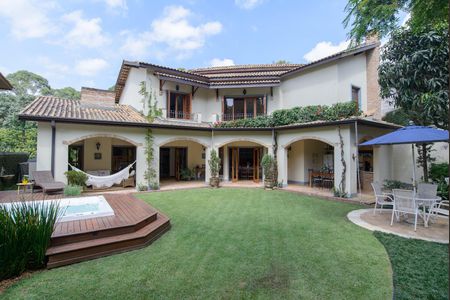 Casa de condomínio à venda com 416m², 4 quartos e 4 vagas Casa de condomínio à venda com 416m², 4 quartos e 4 vagasÁrea externa