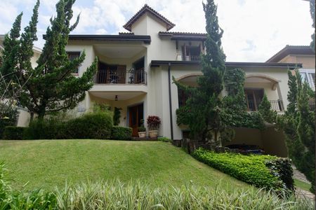 Casa de condomínio à venda com 416m², 4 quartos e 4 vagas Casa de condomínio à venda com 416m², 4 quartos e 4 vagasFachada