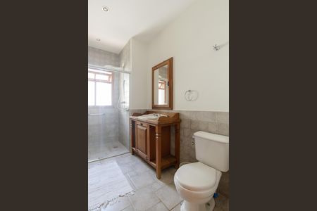 Casa de condomínio à venda com 416m², 4 quartos e 4 vagas Casa de condomínio à venda com 416m², 4 quartos e 4 vagasBanheiro