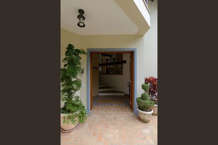 Casa de condomínio à venda com 416m², 4 quartos e 4 vagas Casa de condomínio à venda com 416m², 4 quartos e 4 vagasÁrea externa